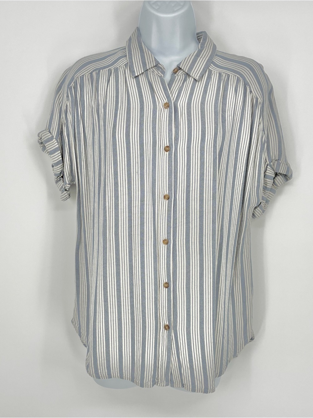 Universal Thread Blue White Striped Short Sleeve Button Down Shirt Size S